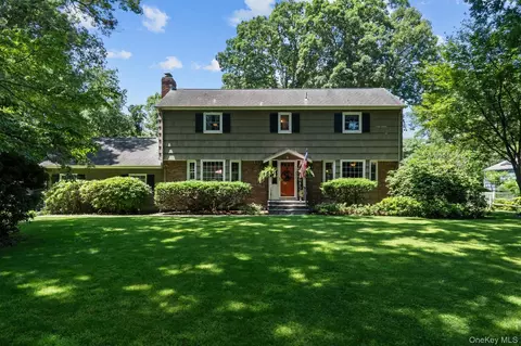 8 Washington Ave, Setauket, NY 11733