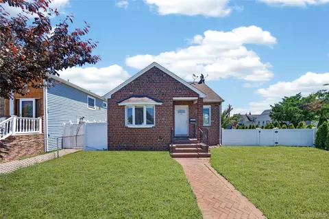 86 Remsen Ave, Hempstead, NY 11550