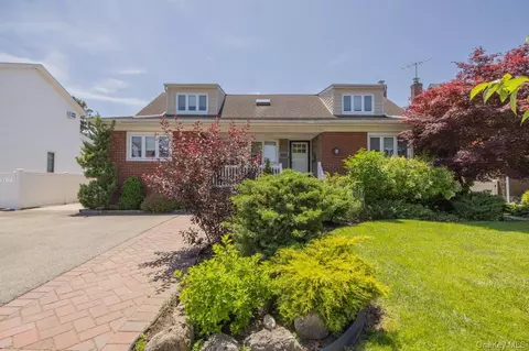 933 Third Ave, Franklin Square, NY 11010