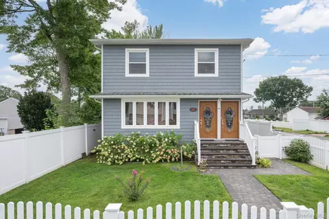 672 Windmill Ave, West Babylon, NY 11704
