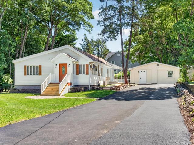 14 Forest Glen Rd, Clarkstown, NY 10989