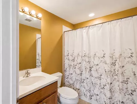 Bath - 323 Waterside Close, Peekskill, NY 10566 photo 4 of 4
