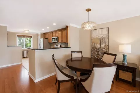 Dining - 323 Waterside Close, Peekskill, NY 10566 photo 2 of 3