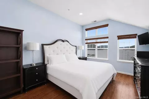 Bedroom - 323 Waterside Close, Peekskill, NY 10566 photo 1 of 4