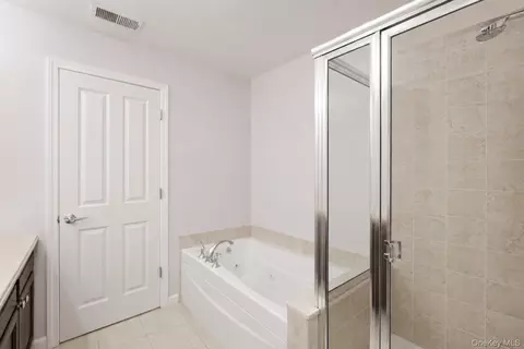 Bath - 323 Waterside Close, Peekskill, NY 10566 photo 3 of 4