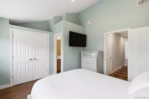 Bedroom - 323 Waterside Close, Peekskill, NY 10566 photo 4 of 4