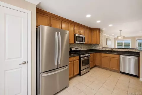Kitchen - 323 Waterside Close, Peekskill, NY 10566 photo 1 of 3