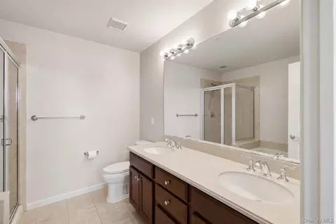 Bath - 323 Waterside Close, Peekskill, NY 10566 photo 2 of 4