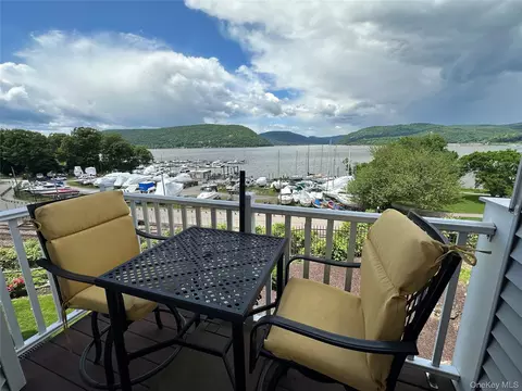 View/Area - 323 Waterside Close, Peekskill, NY 10566 photo 2 of 11