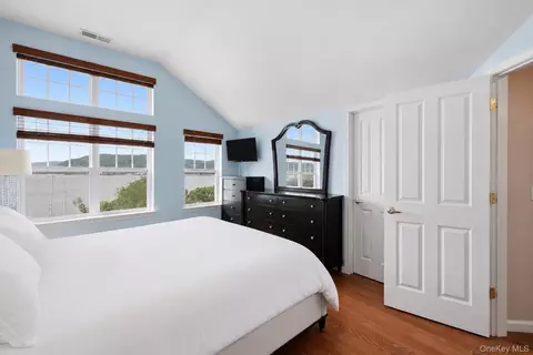 Bedroom - 323 Waterside Close, Peekskill, NY 10566 photo 2 of 4