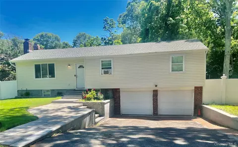6 Harriet St, Centereach, NY 11720