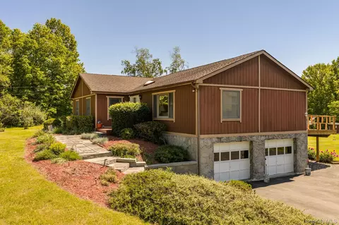 185 Crawford St, Crawford, NY 12566