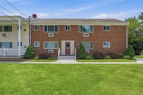 90 Osborne Hill Rd #B14, Wappinger, NY 12590