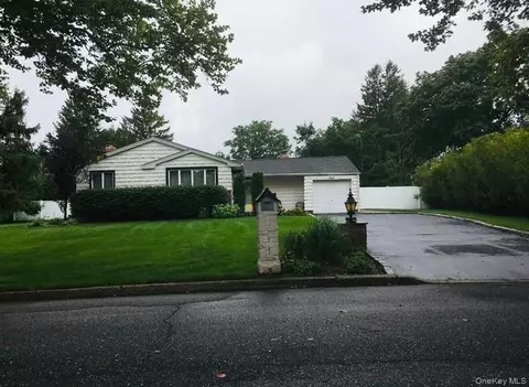 11 Darien Pl, East Northport, NY 11731