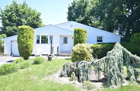 235 E 1st St, Deer Park, NY 11729
