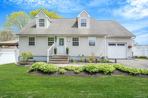 51 W Lake Dr, Patchogue, NY 11772