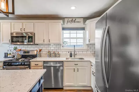 Kitchen - 51 W Lake Dr, Patchogue, NY 11772 photo 4 of 5
