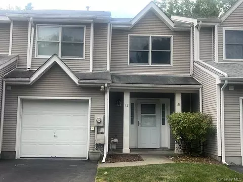 12 Deer Crossing Dr, Fishkill, NY 12524