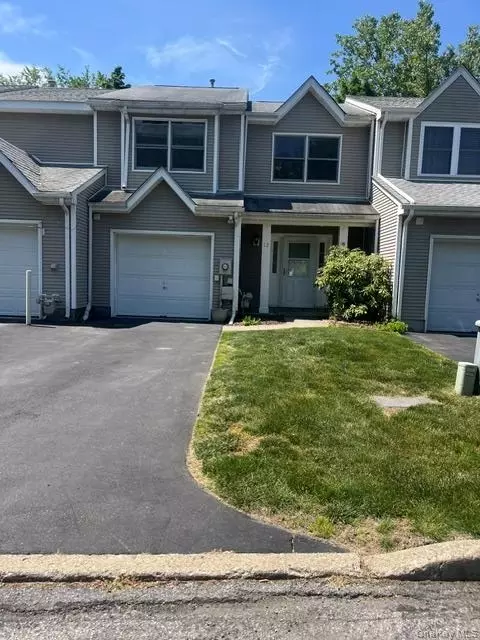 12 Deer Crossing Dr, Fishkill, NY 12524