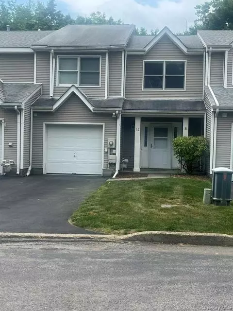 12 Deer Crossing Dr, Fishkill, NY 12524