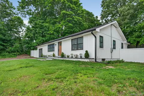 85 Kenneth Ave, Huntington, NY 11743