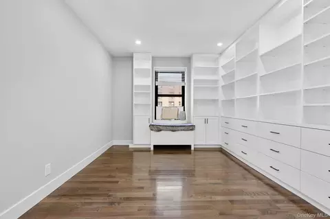 325 Main St #4D, White Plains, NY 10601