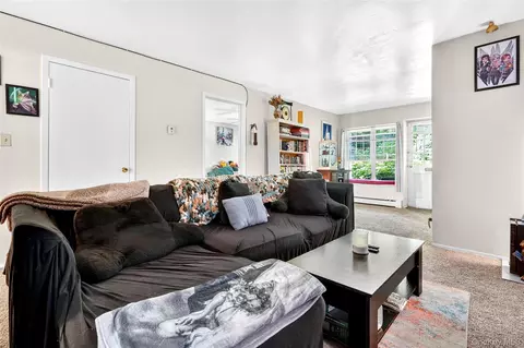 Living - 1840 Crompond Rd #7A8, Peekskill, NY 10566 photo 3 of 4