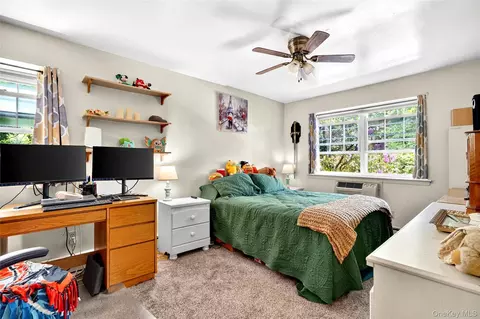 Bedroom - 1840 Crompond Rd #7A8, Peekskill, NY 10566 photo 1 of 4