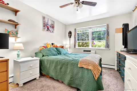 Bedroom - 1840 Crompond Rd #7A8, Peekskill, NY 10566 photo 2 of 4
