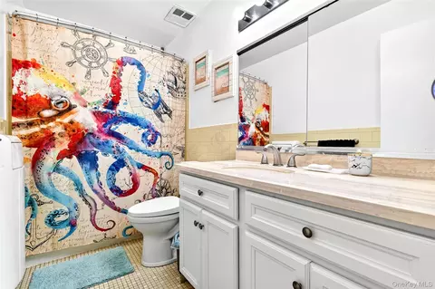 Bath - 1840 Crompond Rd #7A8, Peekskill, NY 10566 photo 1 of 2