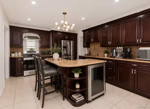 636 E 219th St, New York, NY 10467