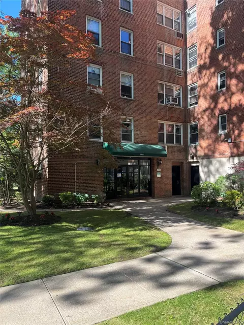 28-02 Parsons Blvd #1E, New York, NY 11354