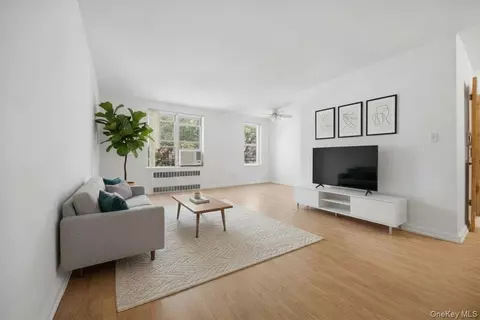 105-24 67 Ave #3D, Forest Hills, NY 11375