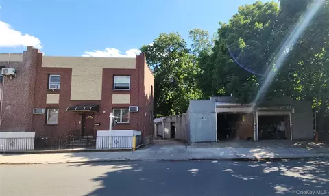 7432 Calamus Ave, New York, NY 11373