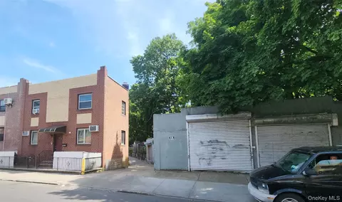 7432 Calamus Ave, New York, NY 11373