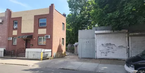 7432 Calamus Ave, New York, NY 11373