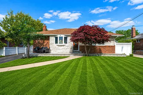 117 Wadsworth Ave, Levittown, NY 11756