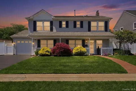 346 Seaford Ave, Massapequa, NY 11758