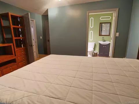 Bedroom - 44 Paglia Dr, Wallkill, NY 10932 photo 2 of 4