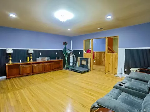 Living - 44 Paglia Dr, Wallkill, NY 10932 photo 2 of 4