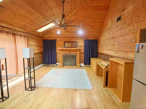 Living - 44 Paglia Dr, Wallkill, NY 10932 photo 3 of 4