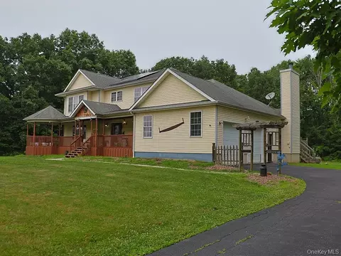 Exterior - 44 Paglia Dr, Wallkill, NY 10932 photo 1 of 7