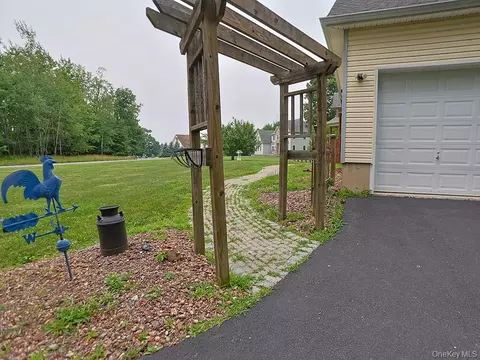Exterior - 44 Paglia Dr, Wallkill, NY 10932 photo 6 of 7
