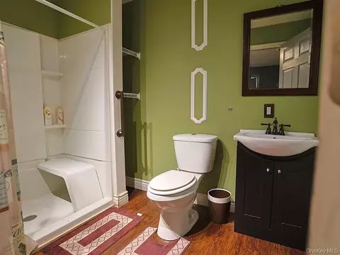 Bath - 44 Paglia Dr, Wallkill, NY 10932 photo 1 of 2
