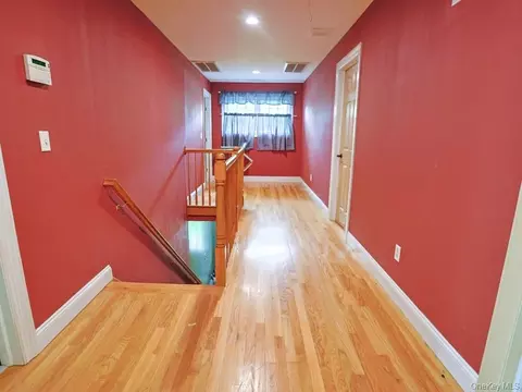 Entry Way - 44 Paglia Dr, Wallkill, NY 10932 photo 2 of 2