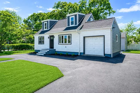 26 Brandon Ave, Amityville, NY 11701