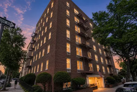 39-76 57th St #1H, New York, NY 11377