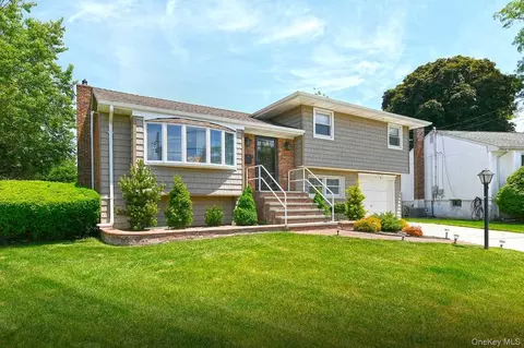 2885 Gerald Ct, North Bellmore, NY 11710