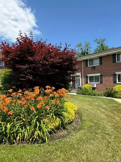 200 Merrick Rd #F, Amityville, NY 11701