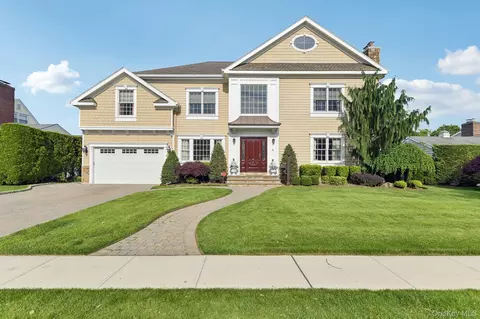 217 Wellington Rd, Garden City, NY 11530